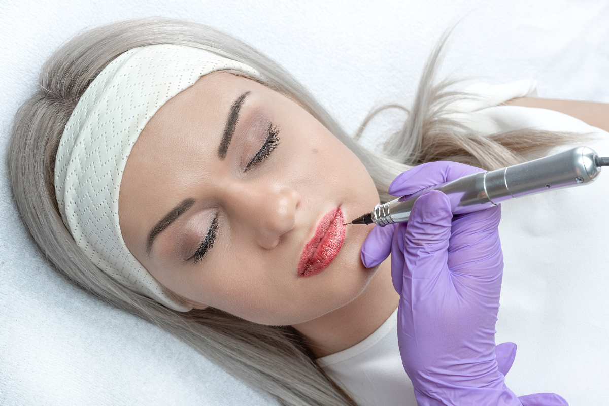 Permanent makeup for lips