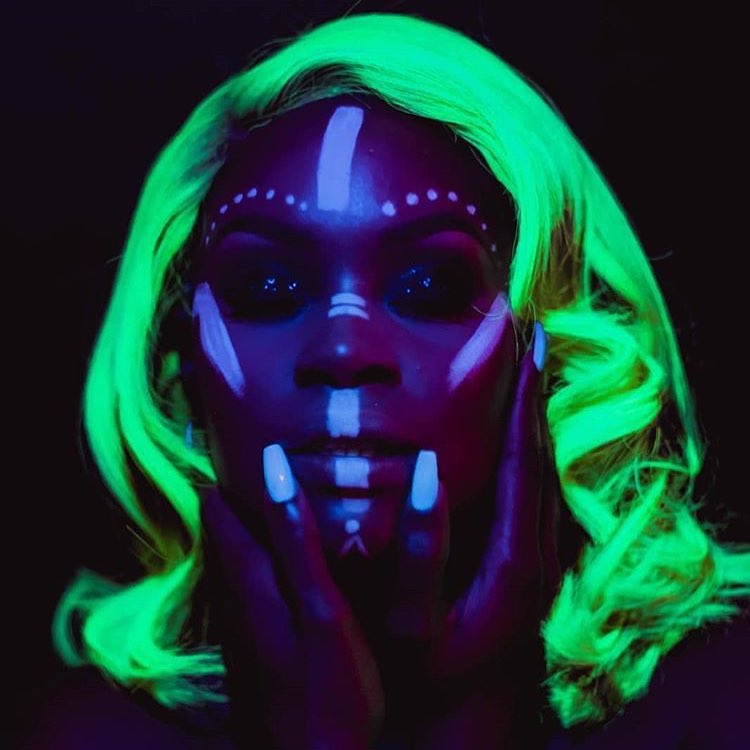 Easy Halloween hairstyles with crazy color hair