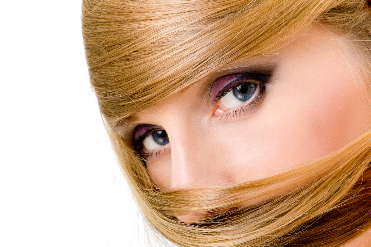 Hair tint against yellow tones