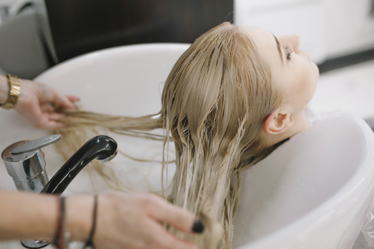 Make a Hair Tint against Yellow Tones