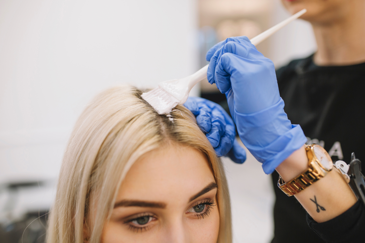 Coloring yellow hair tones