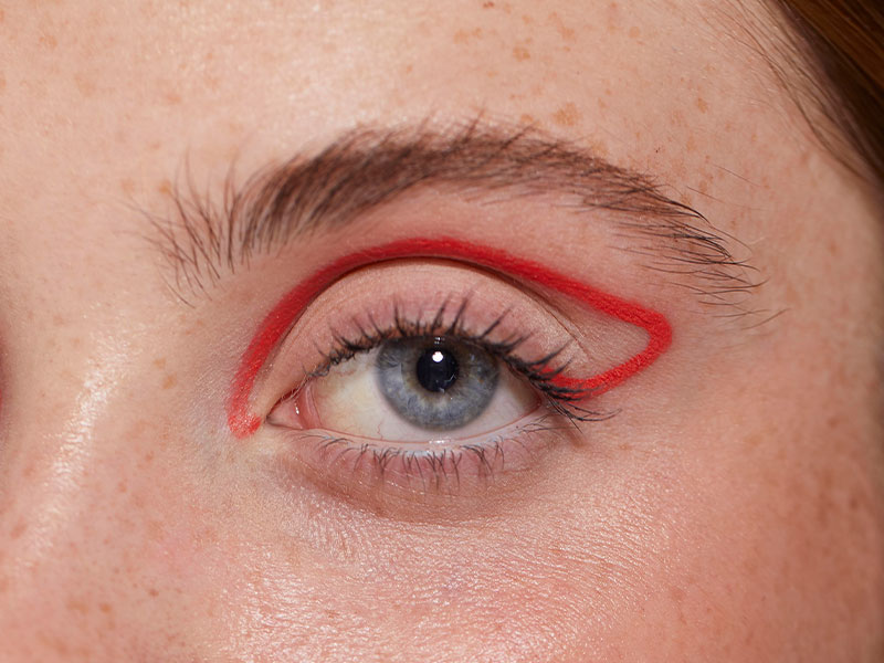 What colour eyeliner for blue eyes