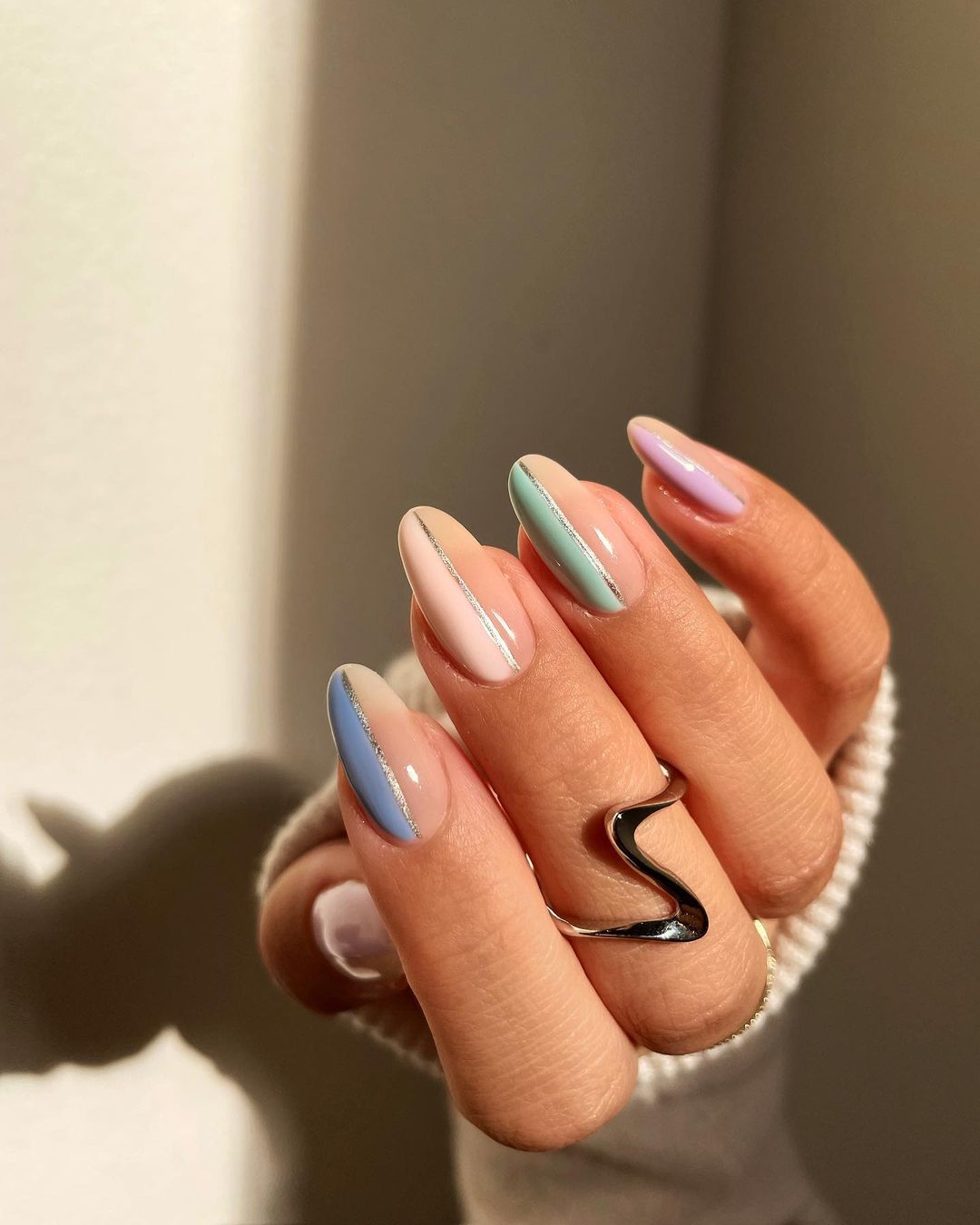 Pastel spring nails
