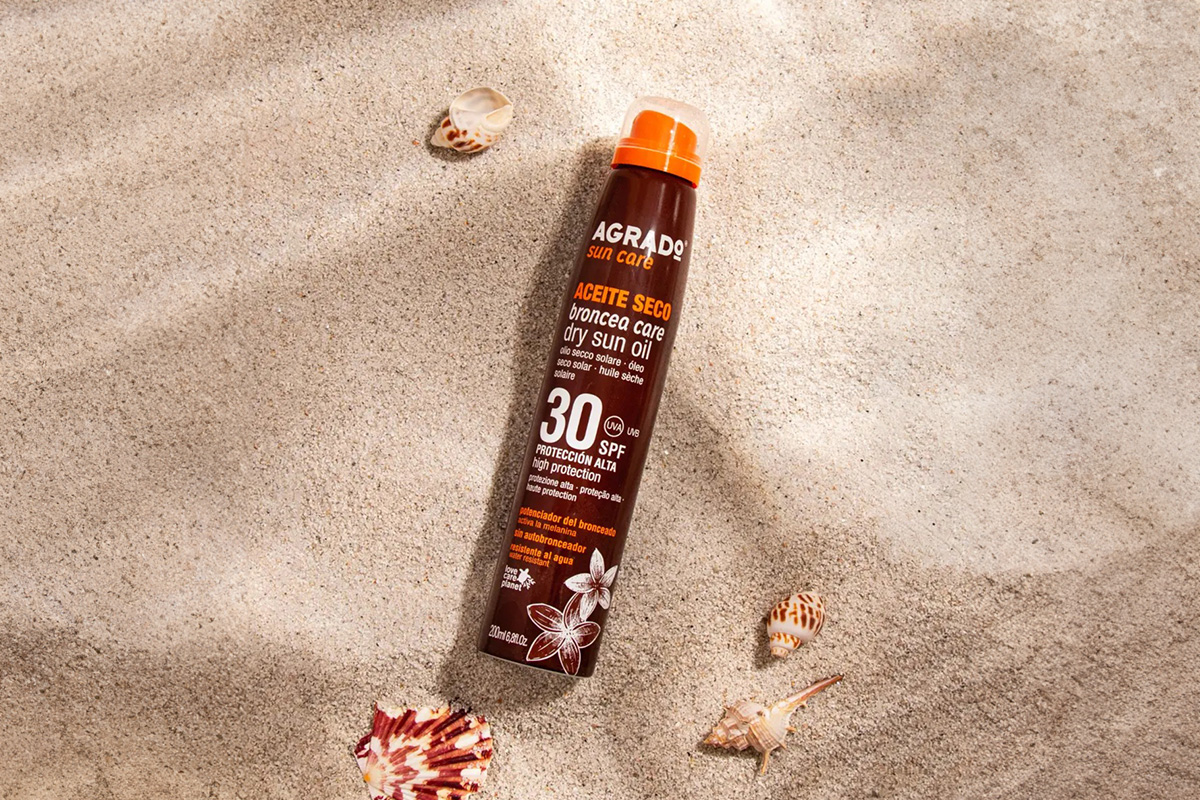 Multi-purpose dry oil for body and hair with a lightweight texture