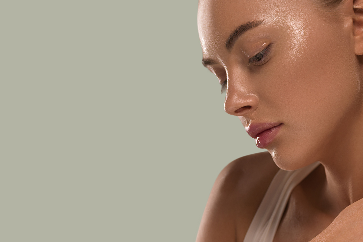 Soft highlighter for a dewy look