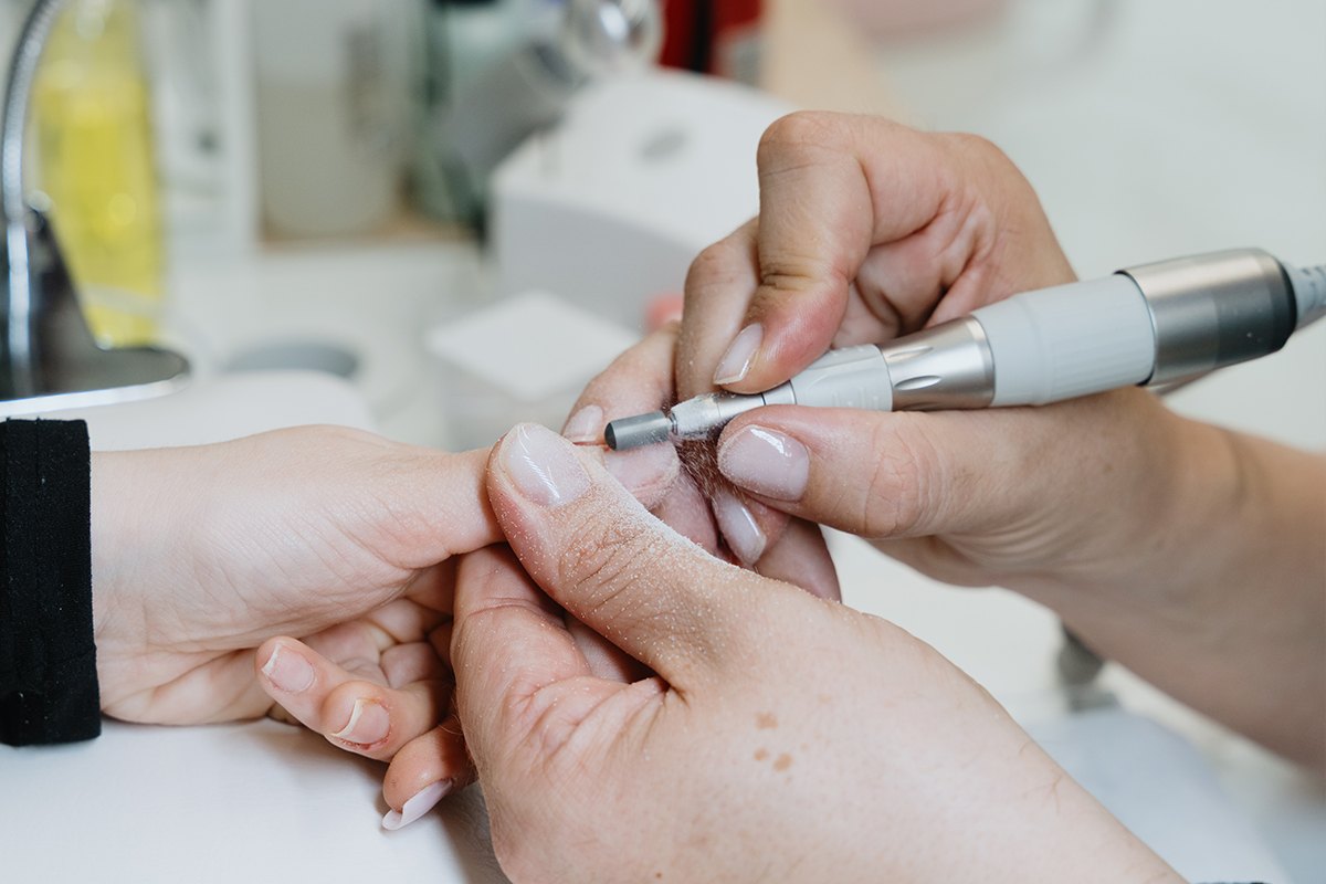 Precise shaping of natural nails with an electric nail file