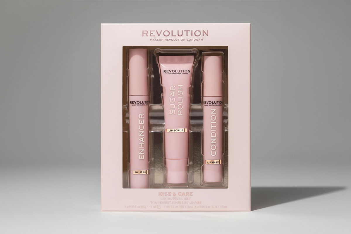 Makeup Revolution Kiss & Care set with tinted lip oil enriched with babassu oil
