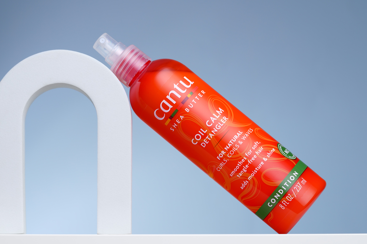 Cantu detangling spray for curly hair