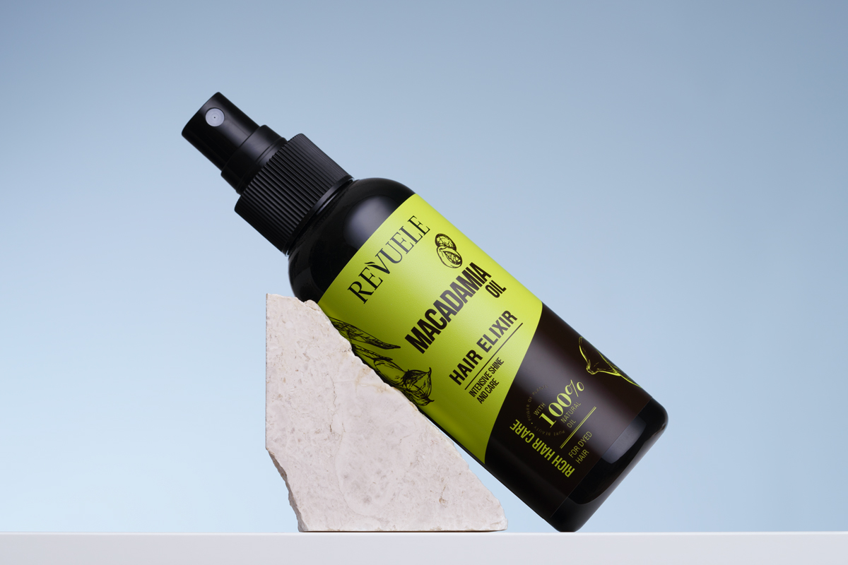 Revuele leave-in hair spray for nourishment and protection