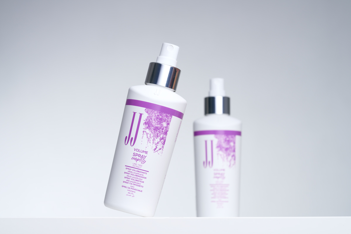 Leave-in hair spray provides a volumising effect
