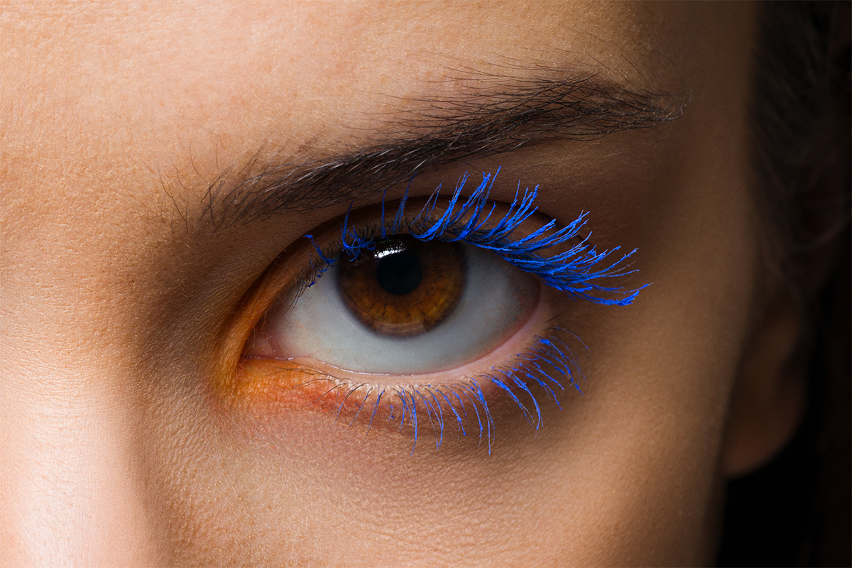 Intense effect of Makeup Revolution Big Lash coloured mascara