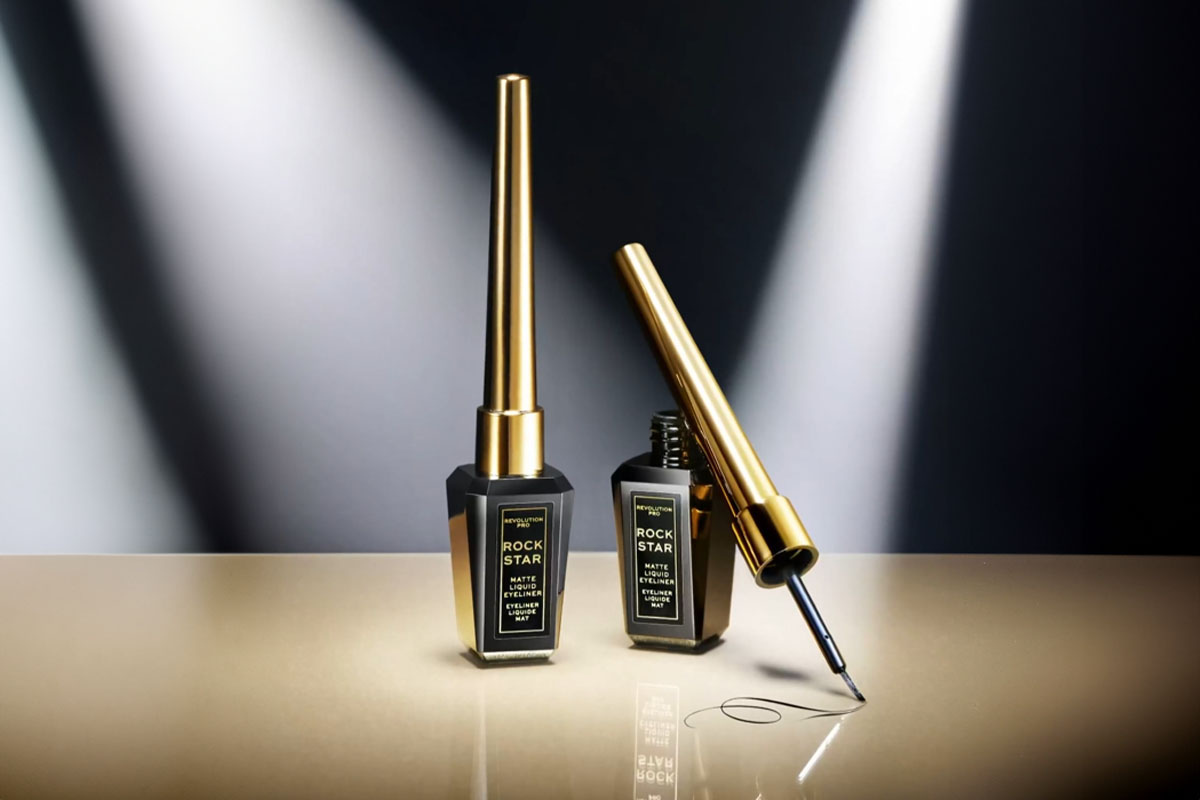 Precizno izvučen cat eyeliner koji naglašava oblik oka i stvara ženstven i definisan makeup look