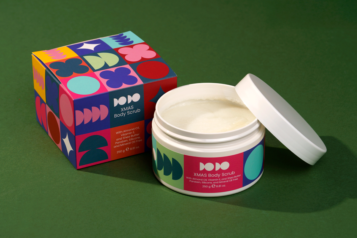 Body exfoliation with the Dodo scrub, enriched with shea butter and vitamin E