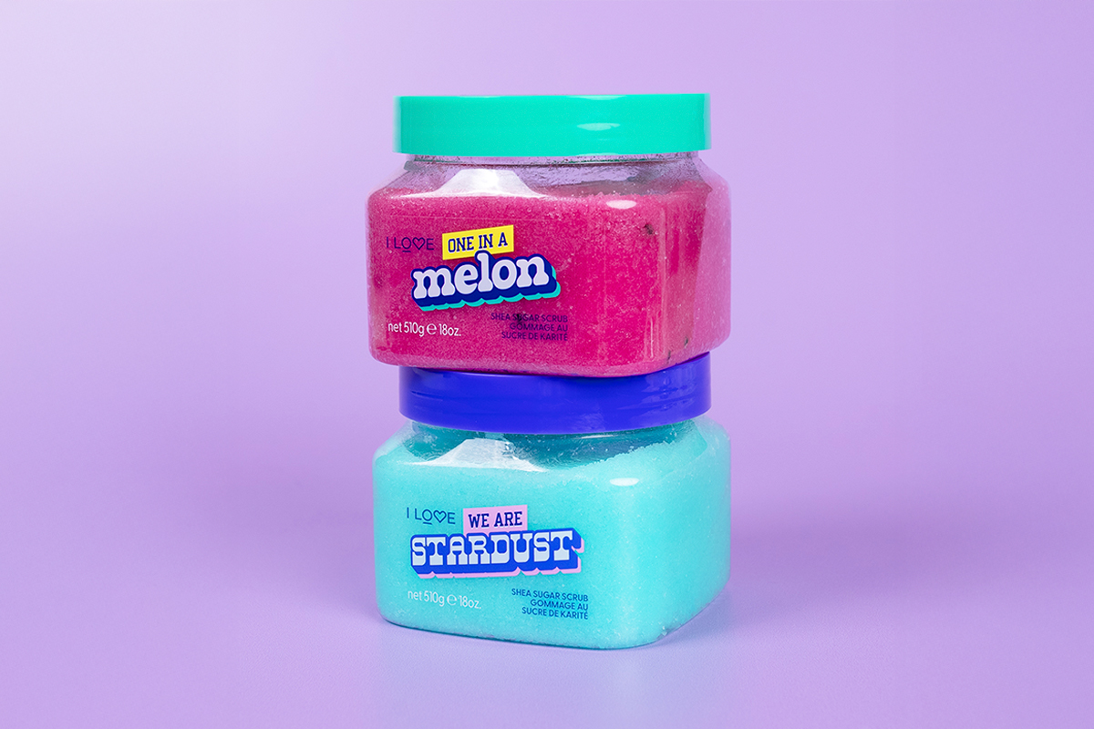 Sugar body scrub gently removes dead skin cells