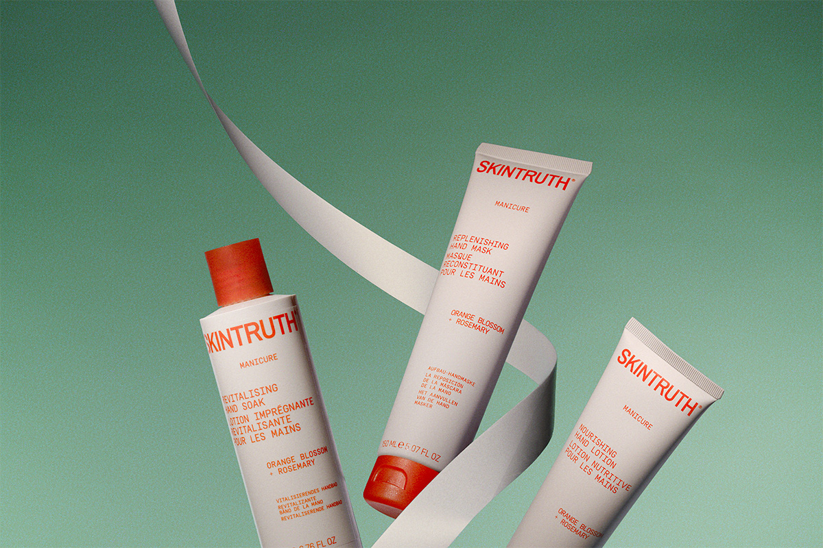 Proper hand care means regularly applying a cream that hydrates and keeps the skin soft and nourished