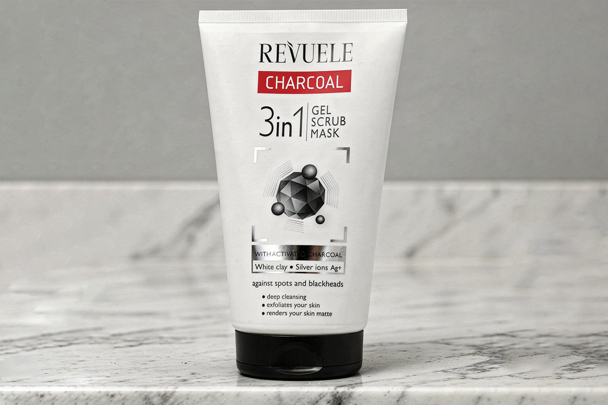 Revuele face mask enriched with papaya enzymes for skin renewal