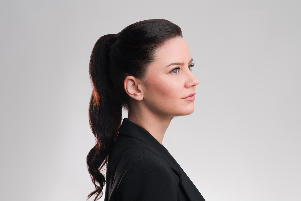 The high ponytail is a practical and modern hairstyle suitable for all occasions