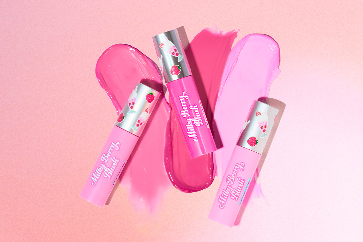 Neodoljive boje rumenila za obraze i usne, idealne za postizanje Cherry Blossom makeup-a