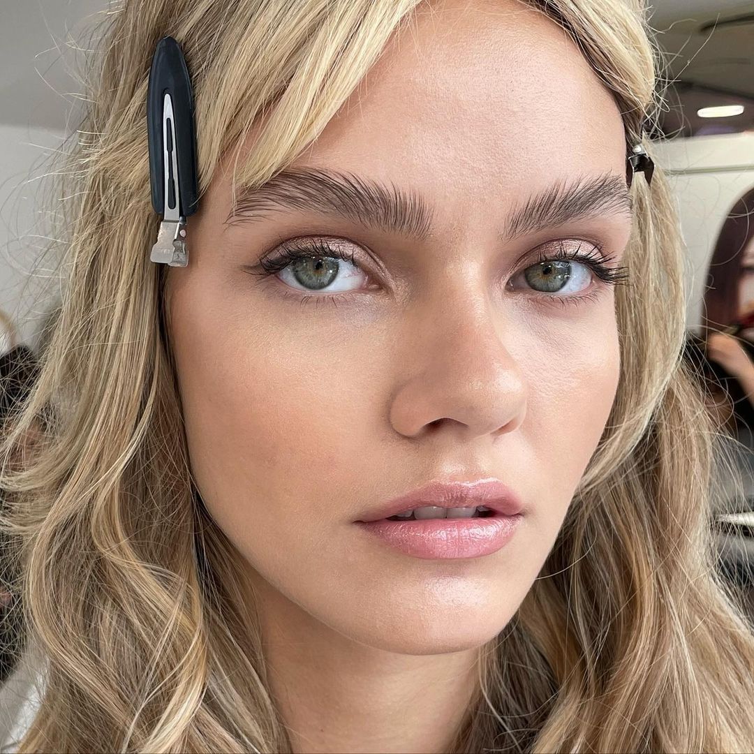 Natural look brows